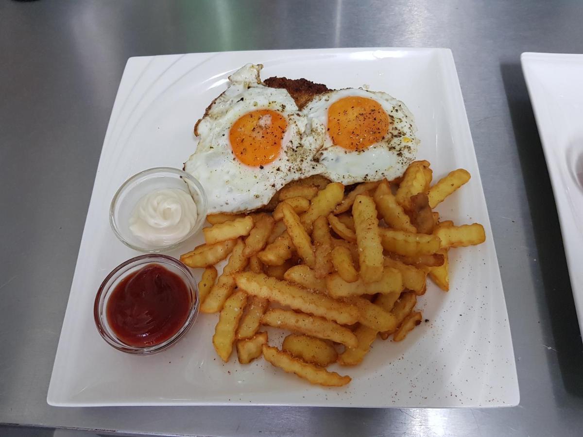 Tattoo Pension Mit Restaurant Und Tattoo-Studio Mörtschach Εξωτερικό φωτογραφία