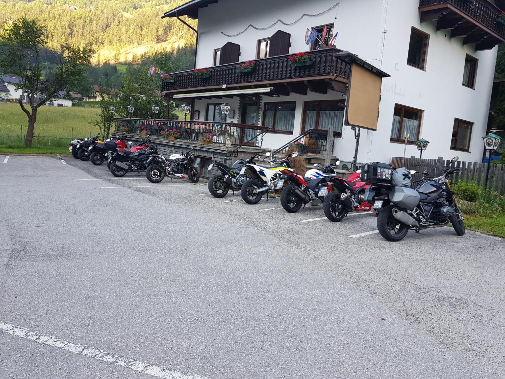 Tattoo Pension Mit Restaurant Und Tattoo-Studio Mörtschach Εξωτερικό φωτογραφία